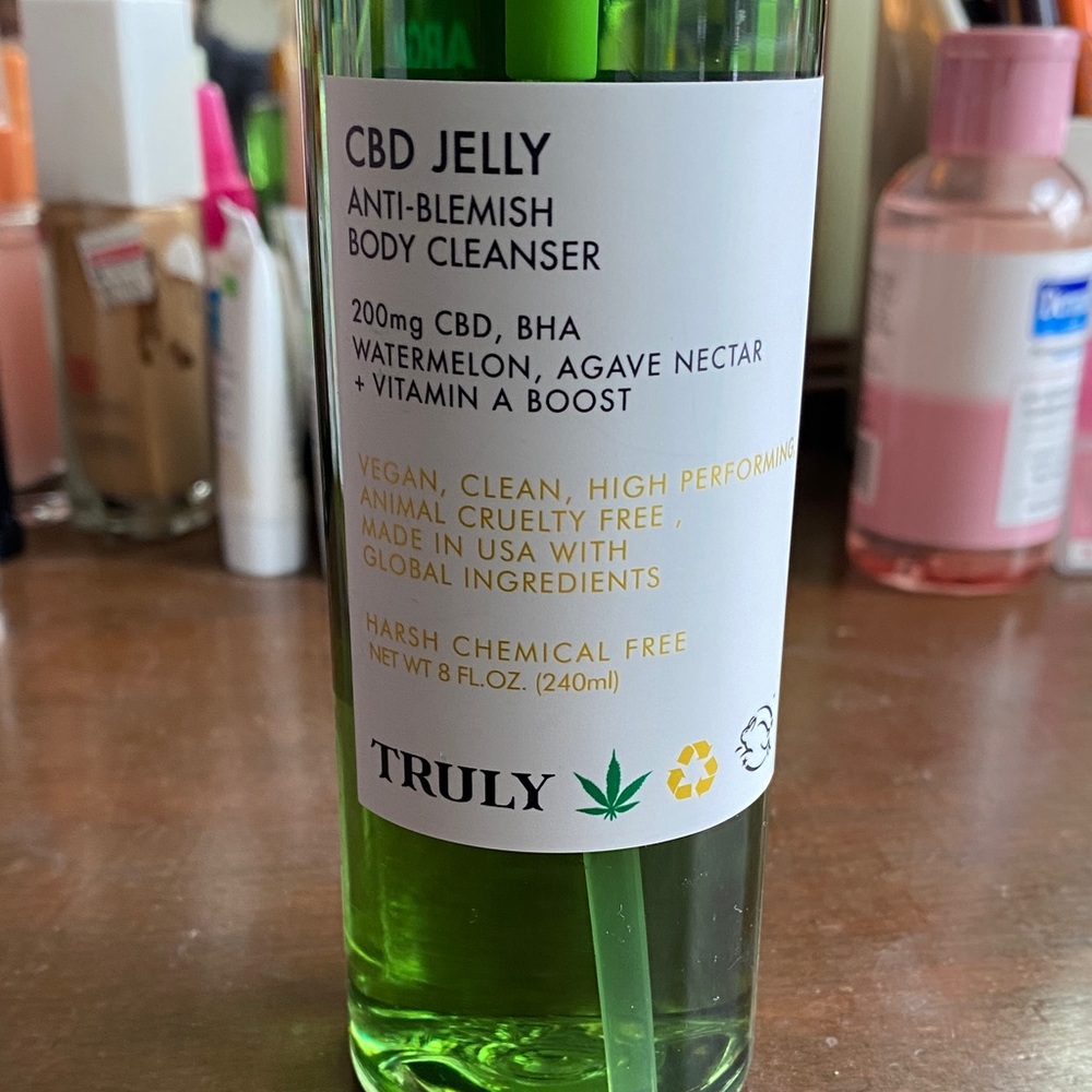 TRULY CBD Jelly Anti-Blemish Body Cleanser - Green BRAND NEW!